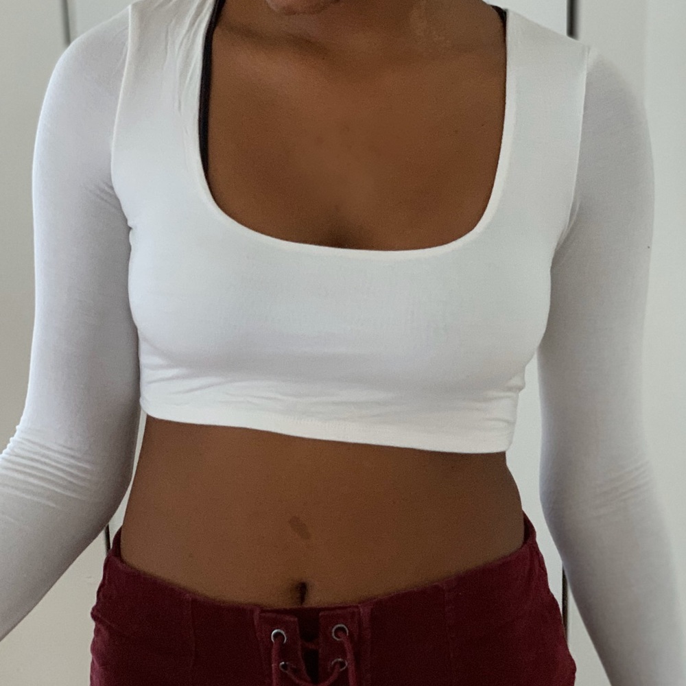 White long sleeved square neck Croptop🤠